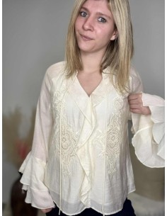 Blouse femme crème tendance manche évasé moderne mode fashion 2