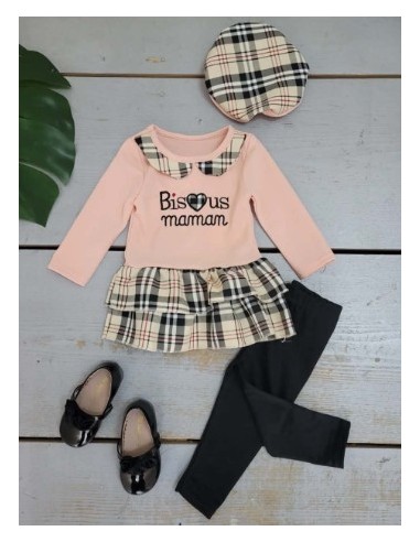 Ensemble fille bisous maman