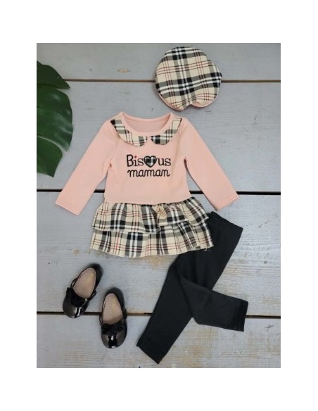 Ensemble fille bisous maman