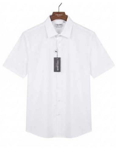 Chemisette homme blanche simple et élégante.