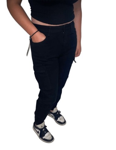 Pantalon cargo femme de couleur noir multipoches du 38 au 48