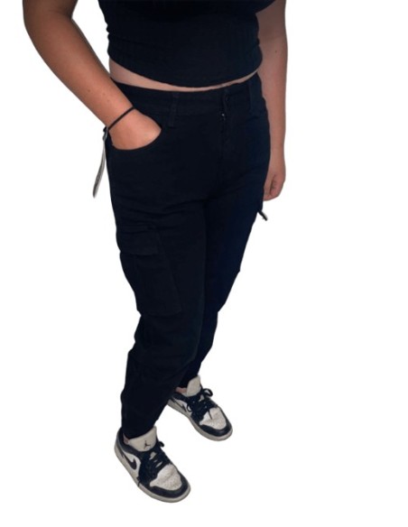 Pantalon cargo femme de couleur noir multipoches du 38 au 48