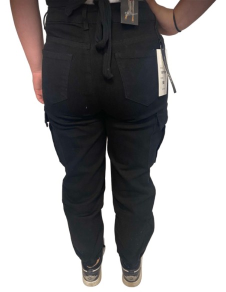 Pantalon cargo femme de couleur noir multipoches du 38 au 48