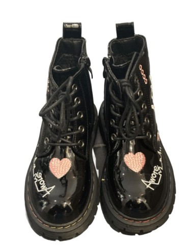 Bottines fille vernis noires avec motif Love | Style et confort