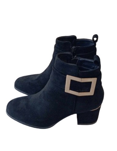 Bottines noires femme avec boucle dorée élégance et confort