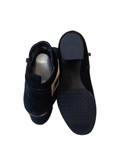 Bottines noires femme avec boucle dorée élégance et confort