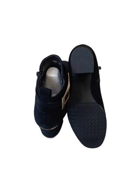Bottines noires femme avec boucle dorée élégance et confort