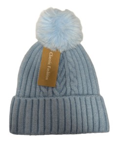 Bonnet femme avec pompon bleu clair