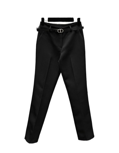 Pantalon noir classique avec ceinture et poches avant