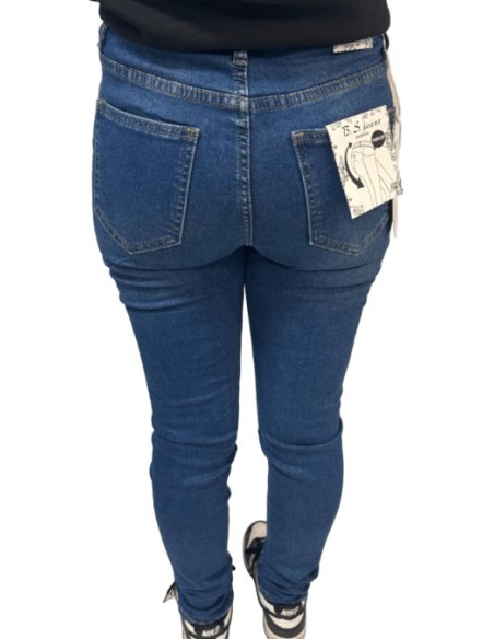 Jean femme bleu – Le classique intemporel pour toutes vos tenues