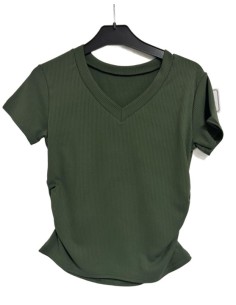 Top femme kaki col en V - Style chic et moderne