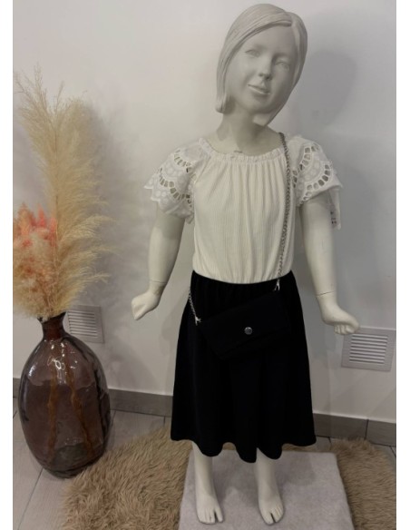 Robe noire et blanche