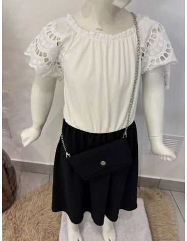 Robe noire et blanche