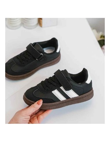 Basket enfant noire et blanche