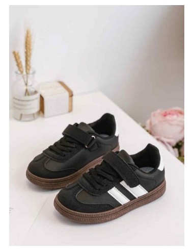 Basket enfant noire et blanche