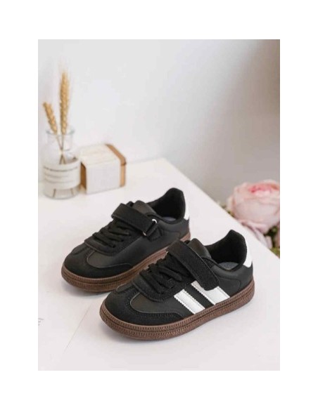 Basket enfant noire et blanche