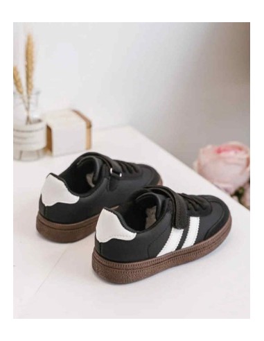Basket enfant noire et blanche