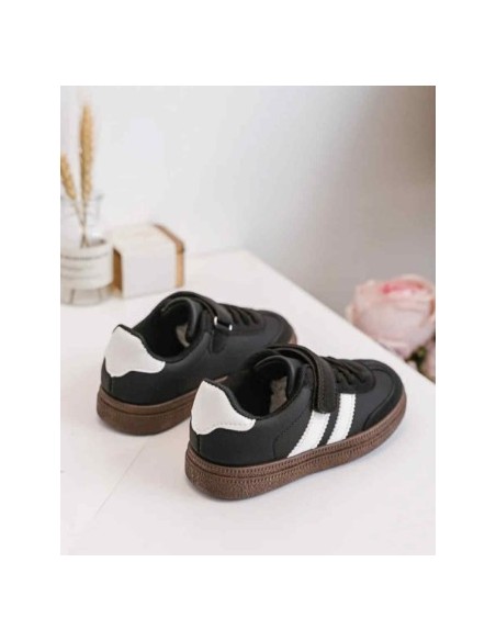 Basket enfant noire et blanche