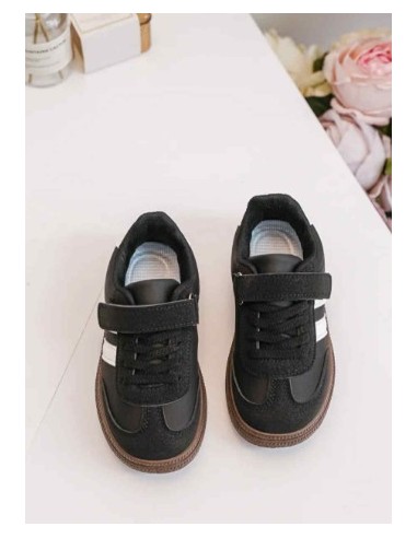 Basket enfant noire et blanche