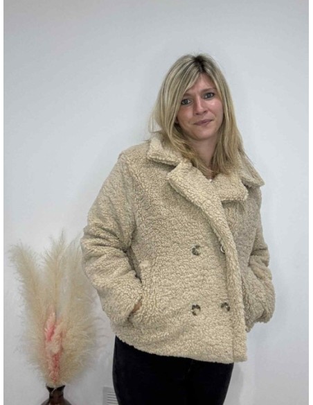 Veste femme en fausse fourrure mouton beige – manteau court tendance