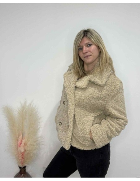 Veste femme en fausse fourrure mouton beige – manteau court tendance