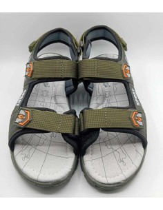 Nu pied garçon kaki 2